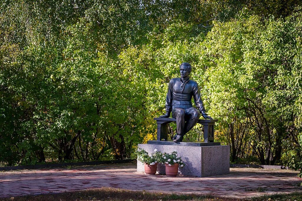 Памятник М.Ю. Лермонтову. Фото: Елисеева68, CC BY-SA 4.0 https://creativecommons.org/licenses/by-sa/4.0, via Wikimedia Commons
