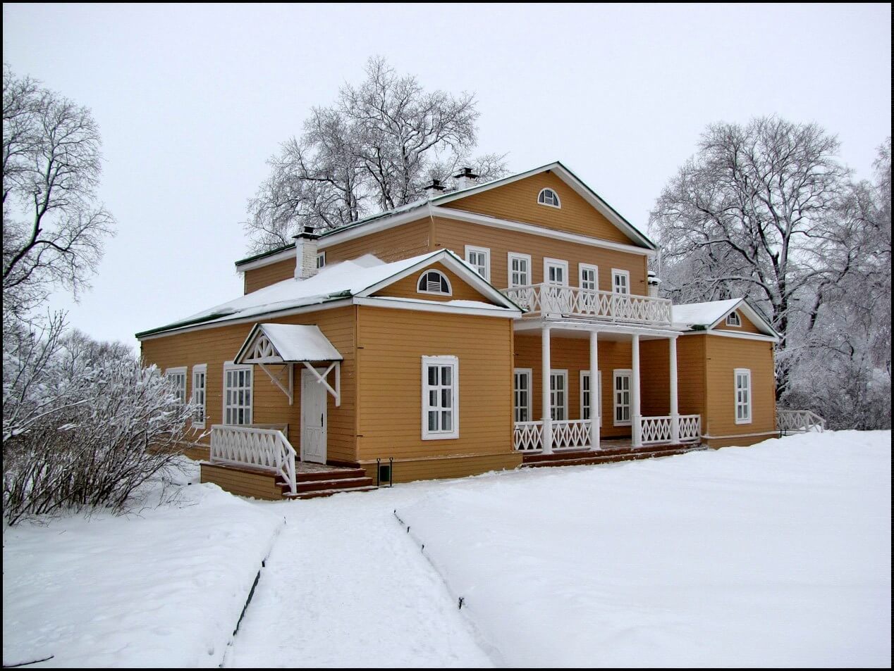 Тарханы. Дмитрий Мозжухин, CC BY 3.0 https://creativecommons.org/licenses/by/3.0, via Wikimedia Commons