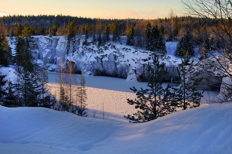 Рускеальский мраморный карьер зимой. Фото: Sova-ru, CC BY-SA 3.0 https://creativecommons.org/licenses/by-sa/3.0, via Wikimedia Commons