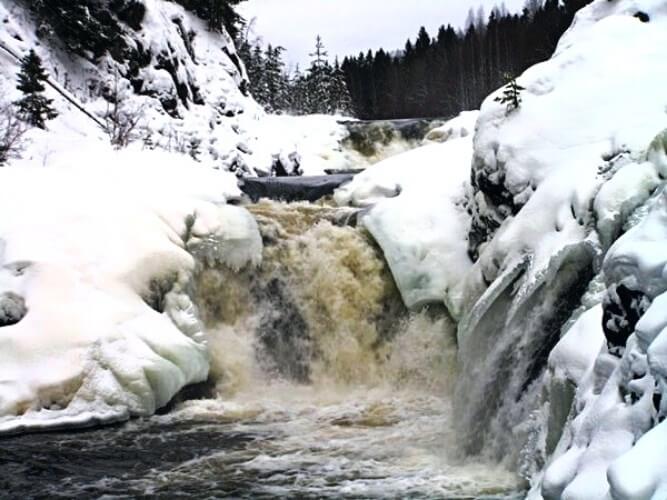Кивач водопад, Кондопожский район. Кугачева Алиса, CC BY-SA 4.0 https://creativecommons.org/licenses/by-sa/4.0, via Wikimedia Commons