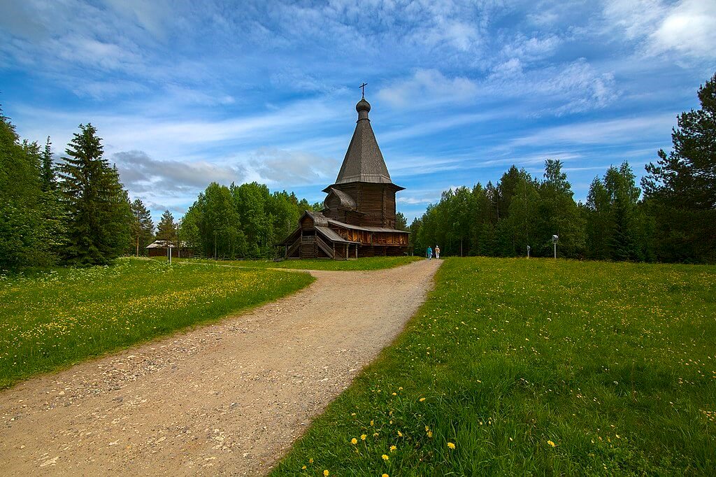 Церковь великомученика Георгия Победоносца из д. Вершина. Olga1969, CC BY-SA 4.0 https://creativecommons.org/licenses/by-sa/4.0, via Wikimedia Commons