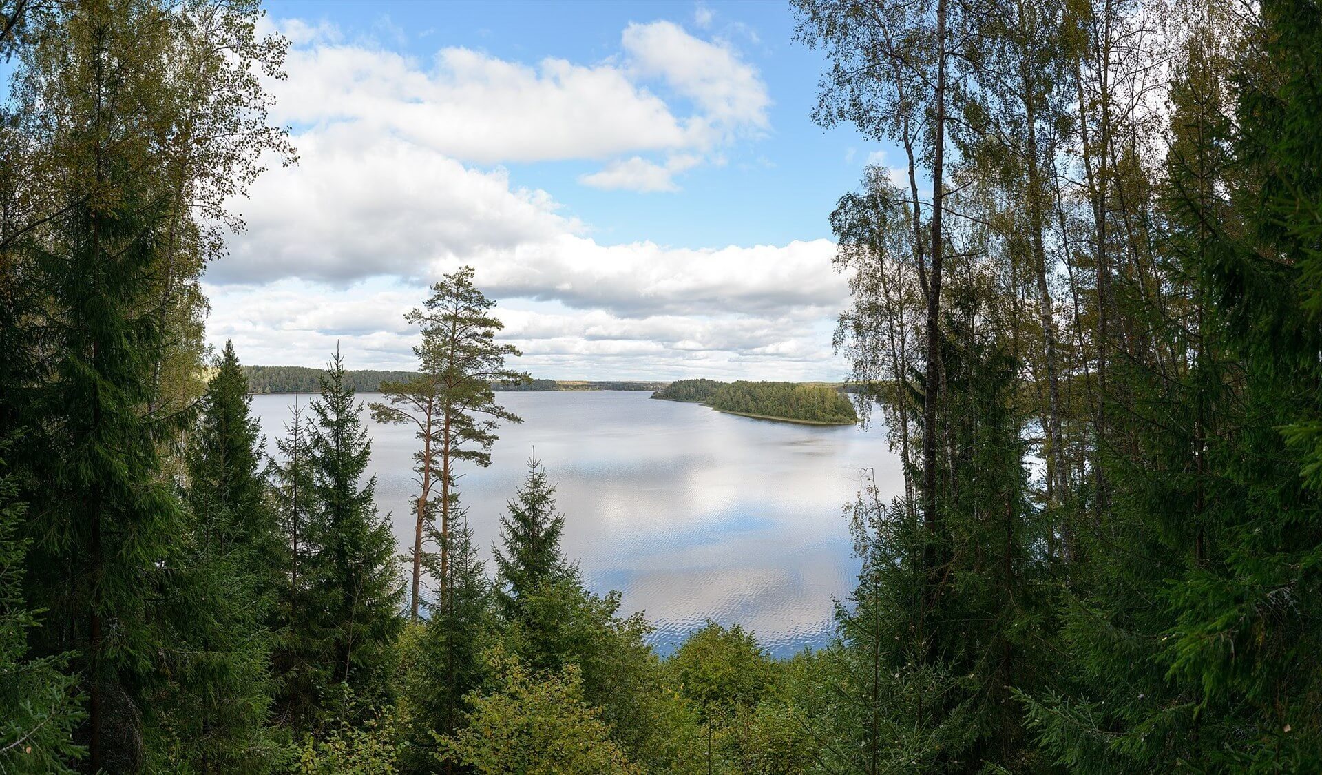 Озеро Сапшо. Westernin Aleksandr, CC BY-SA 4.0 https://creativecommons.org/licenses/by-sa/4.0, via Wikimedia Commons