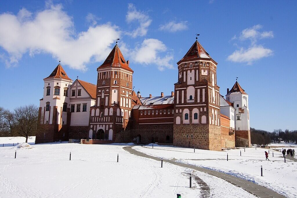 Mir castle. Фото: Rave, CC BY-SA 3.0 https://creativecommons.org/licenses/by-sa/3.0, via Wikimedia Commons
